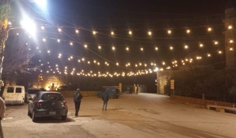 بلدية البرج تُضيء ساحة البلدة احتفاءً بقدوم شهر رمضان