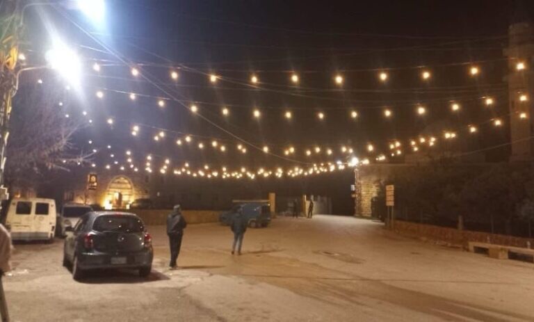 بلدية البرج تُضيء ساحة البلدة احتفاءً بقدوم شهر رمضان