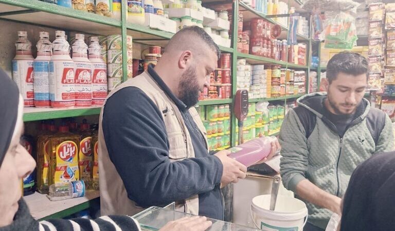 مراقبو بلدية طرابلس جالوا محذرين أصحاب محال بيع الحلويات واللحوم والألبان والأجبان