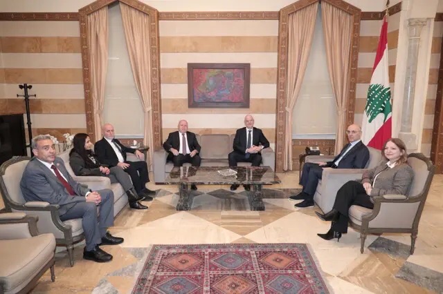 قميص الاتحاد الدولي لكرة القدم من انفانتينو إلى الوزير الحجار