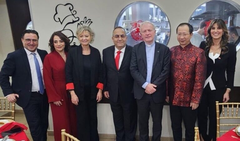 خلال مشاركته في احتفال رأس السنة الصينية في جامعة الـ USJ