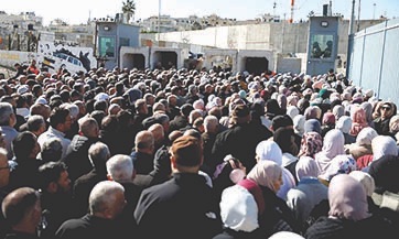 80 ألفاً صلّوا في الأقصى رغم القيود الإسرائيلية