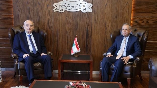 وزير الدفاع بحث مع زوّاره التطورات وسبل دعم المؤسسات العسكرية