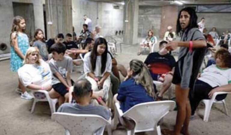 إسرائيل تستعد لاجلاء عشرات آلاف المستوطنين لاحتمال الحرب