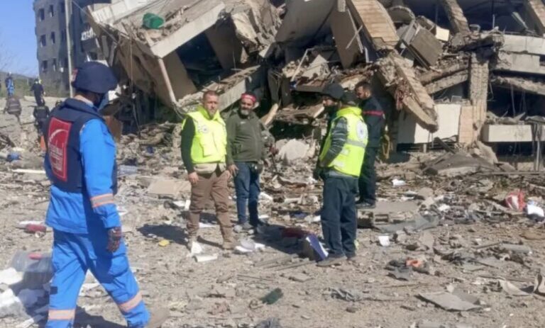 الجنوب والبقاع ينزفان:عشرات القتلى في الغارات والحزب يرد بالمسيرات والصواريخ.. وانذارات بالاخلاء