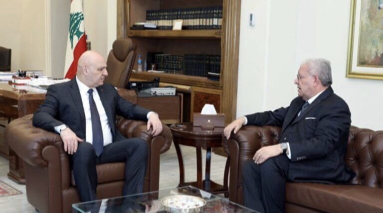 عون يعرض مع نهاد المشنوق لمبادرته لوقف التصعيد العسكري الراهن