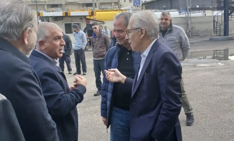 وزير الاقتصاد جال في المحطات وموزّعي المحروقات: التسليم يتمّ بانتظام