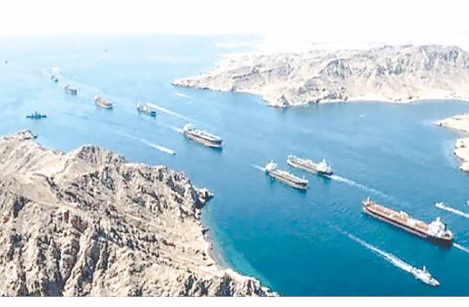 مالكو السفن يترقبون تفاصيل اتفاق فتح مضيق هرمز لإخراج 800 سفينة عالقة