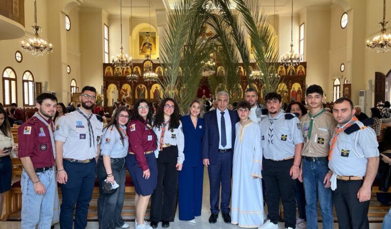 عبّود شارك في قداس الشعانين وهنّأ الطوائف التي تتبع التقويم الغربي بالفصح