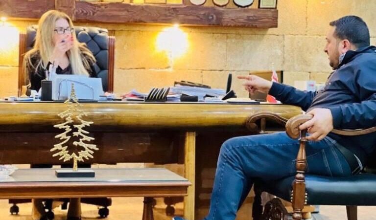 محافظ الشمال بالوكالة ناقشت مع رئيس بلدية وادي النحلة مشكلة مكب النفايات في الفوار منطقة الكسارات