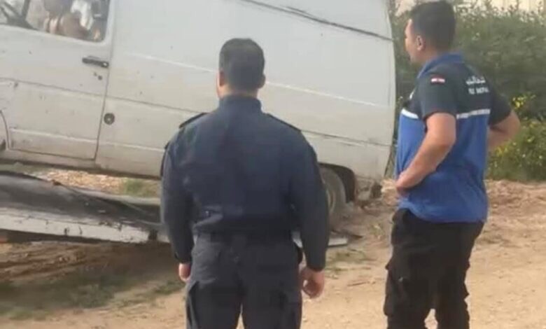 شرطة بلدية طرابلس صادرت وحجزت آلية ترمي نفايات من خارج المدينة على حدود القبة