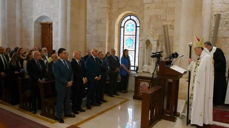 الراعي في قداس حضره وزير الاعلام: الأوطان لا يحفظها السلاح ولا تحميها القوّة بل تبنيها المحبّة التي تجعل الإنسان يرى في أخيه شريكا لا خصمًا