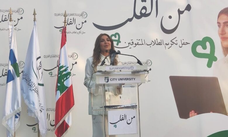 مؤسسات الكرامة تطلق مبادرة “من القلب” وتكرّم أكثر من 300 طالبة وطالب متفوّقين في مدارس طرابلس الرسمية وتقدم “لابتوب” لكل الطلاب لتمكينهم بالتعليم عن بُعد وتعلن عن دورة تدريبية في مهارات الكومبيوتر والتكنولوجيا