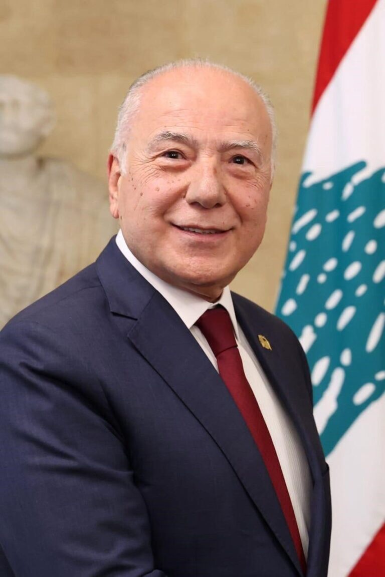 دبوسي يهنئ العمال في عيدهم : عنوان الصمود في وجه الانهيار