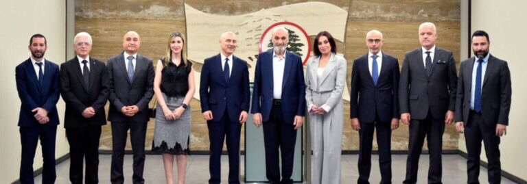 جعجع التقى وفداً من “حركة التغيير”.. آغا: مواقف الرئيس عون خارطة طريق لتحرير الجمهورية من الميليشيا