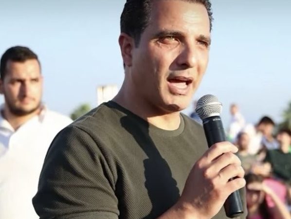مطر يرفع العلم السعودي في طرابلس وحشد شعبي دعماً للمملكة