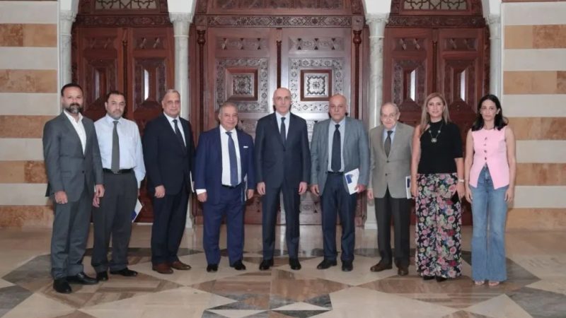 وزير الداخلية لوفد نقابة الصحافة: مطار القليعات دخل مرحلة التنفيذ الجدّي