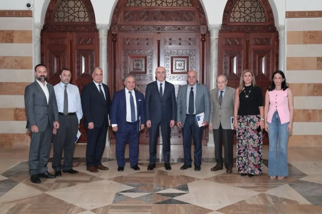 وزير الداخلية لوفد نقابة الصحافة: مطار القليعات دخل مرحلة التنفيذ الجدّي