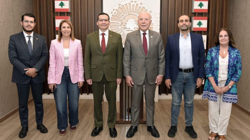 دبوسي يستقبل السفير الكولومبي: لبناء جسور التواصل بين مجتمعَي الأعمال بين لبنان وكولومبيا..