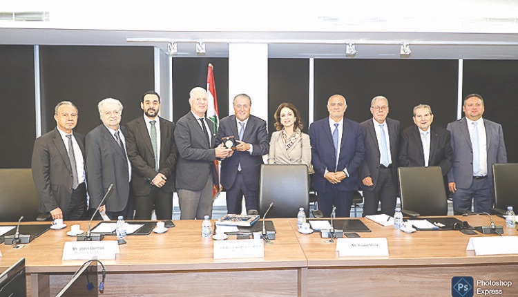 الهيئات الاقتصادية تبحث مع دنتون تعزيز التعاون التجاري والاستثماري والسياحي بين الغرفة الدولية و«الهيئات»