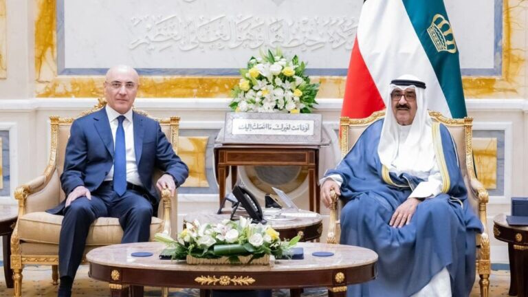 الحجار يلتقي أمير الكويت وينقل تحيات الرئيس عون ويؤكد عمق العلاقات بين البلدين