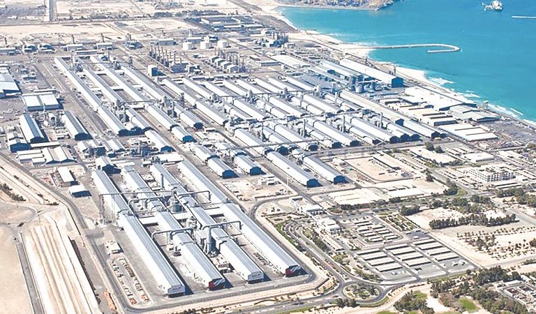 بعد هجمات إيران على أبوظبي: مصفاة الطويلة للألمينوم تعاود الإنتاج
