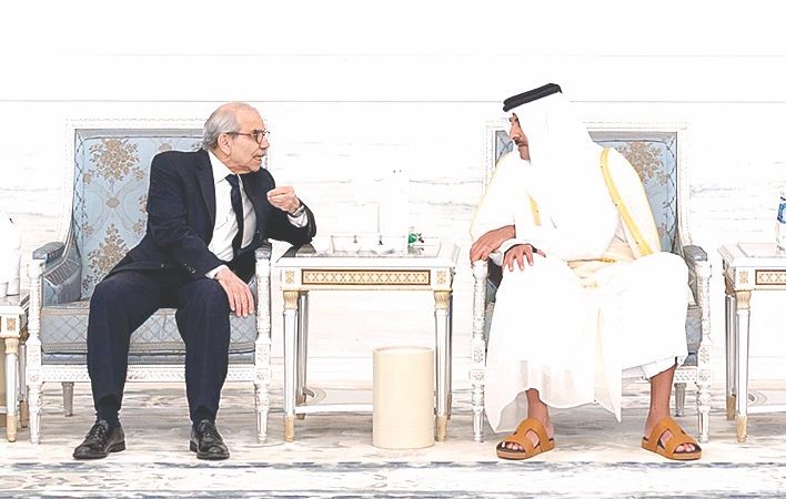 سلام قدّم التعازي للشيخ تميم بوفاة الأمير الوالد في الدوحة
