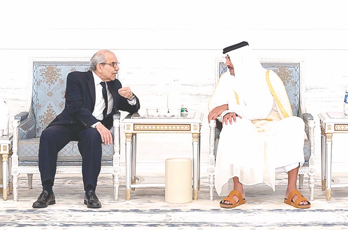 سلام قدّم التعازي للشيخ تميم بوفاة الأمير الوالد في الدوحة
