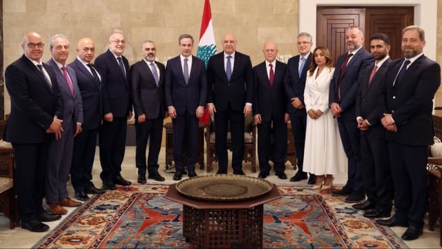 رئيس الجمهورية عرض مع نواب والرابطة المارونية لمسار صيغة الاطار:لن نفرط بأي شبر من ارضنا وليحكم علينا من خلال التطبيق وتعبنا من سياسات الوصاية وسوريا ترغب بفتح صفحة جديدة مع لبنان