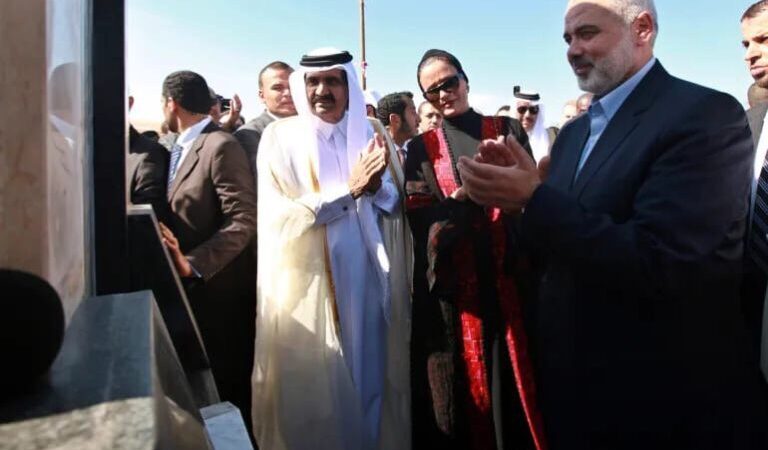 كان سندا قويا للقضية الفلسطينية . الوجه الآخر للامير حمد بن خليفة آل ثاني الذي ودعه العالم امس .