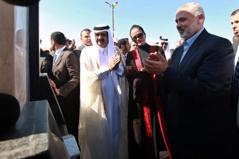 كان سندا قويا للقضية الفلسطينية . الوجه الآخر للامير حمد بن خليفة آل ثاني الذي ودعه العالم امس .