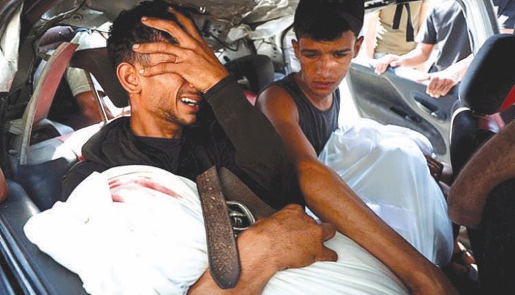 14 شهيداً في قطاع غزة بينهم 8 أطفال في استهداف موكب تشييع في مخيم النصيرات