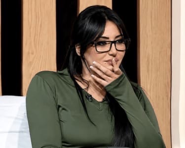 حثيات توقيف برنامج المذيعة دينا حسين المصري ، وهذه آخر تطورات القضية التي هزت مصر