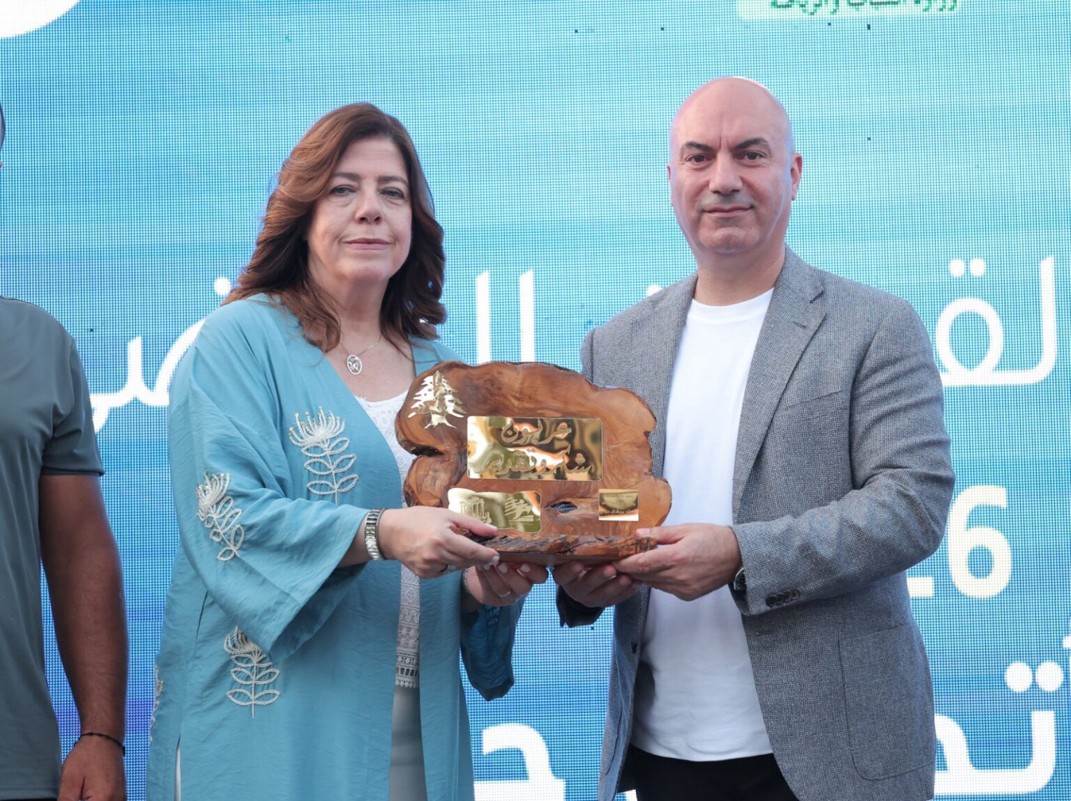 تحول الحفل الختامي لاسبوع المهرجانات الرياضية التي نظمتها بلدية القبيات ومؤسسة انسان الى تظاهر رياضية احتفالية حاشدة جامعة
