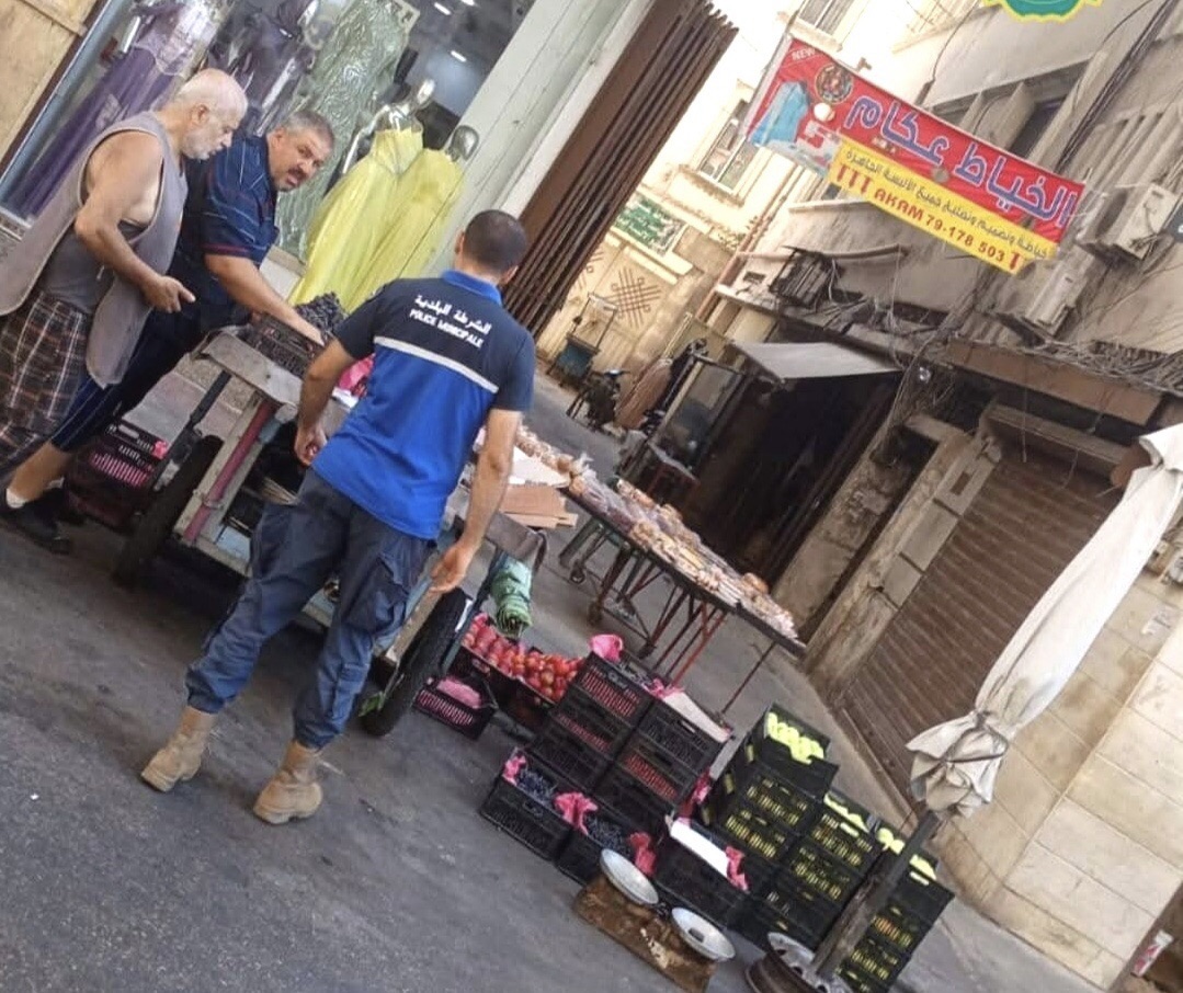 انتشار ميداني واسع لشرطة بلدية طرابلس:لا تهاون مع المخالفات واستجابة سريعة لكل طارئ