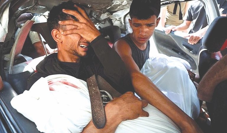 استشهاد 10 فلسطينيين بينهم طفلان وجنين بهجمات إسرائيلية على غزة