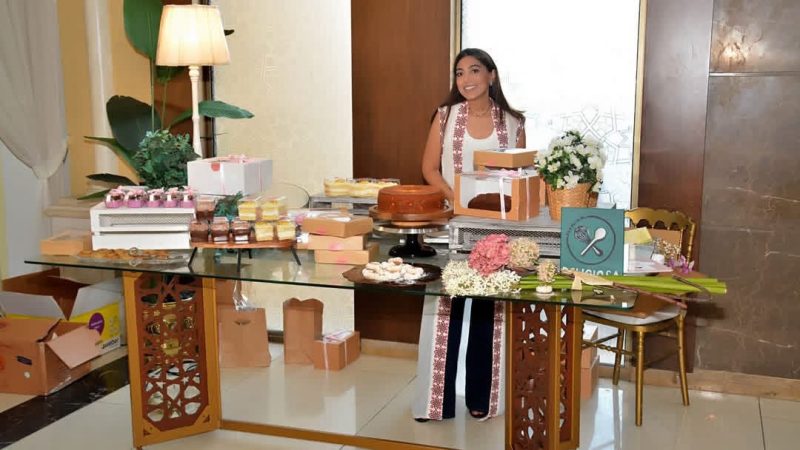 الشابة موني دبليز، رائدة أعمال آمنت بأن النجاح لا يعرف حدودًا للتعلم والتطوير.