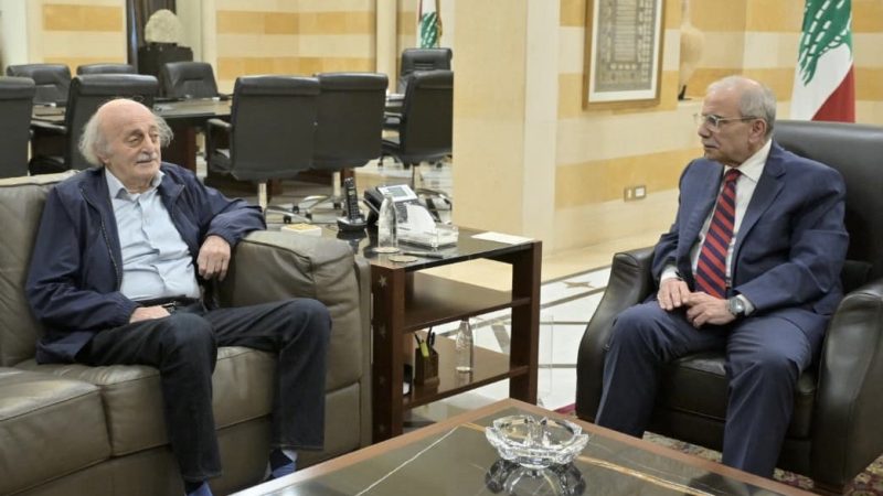 رئيس الحكومة عرض مع جنبلاط ورئيس التقدمي الأوضاع في المنطقة والاعتداءات الإسرائيلية على لبنان