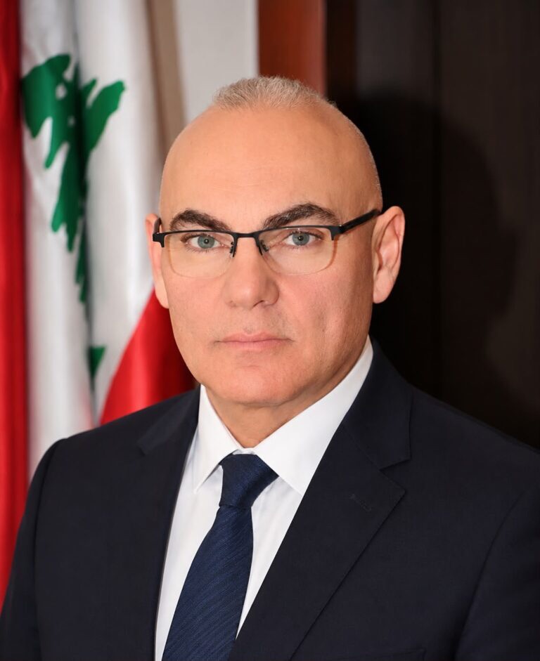 الدكتور يونس الحسن الوضع الصحي مقلقا وحق الإنسان في العلاج ليس ترفاً ويجب أن يكون متاحاً لكل مواطن