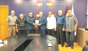 حيدر يتابع أوضاع رشاف ويلتقي وفوداً نقابية