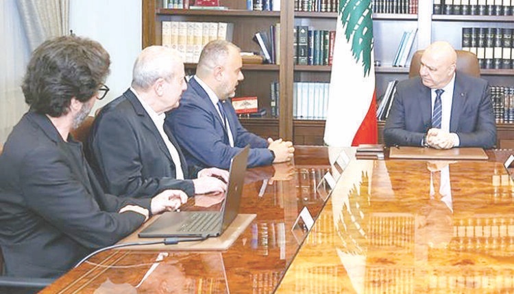 عون عرض مع زواره للمستجدات وتابع قضايا وأموراً ثقافية وإنمائية