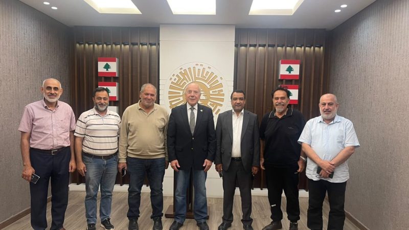 دبوسي عرض مسار تأهيل وتجهيز وتشغيل مطار القليعات مع وفد من لجان المتابعة..