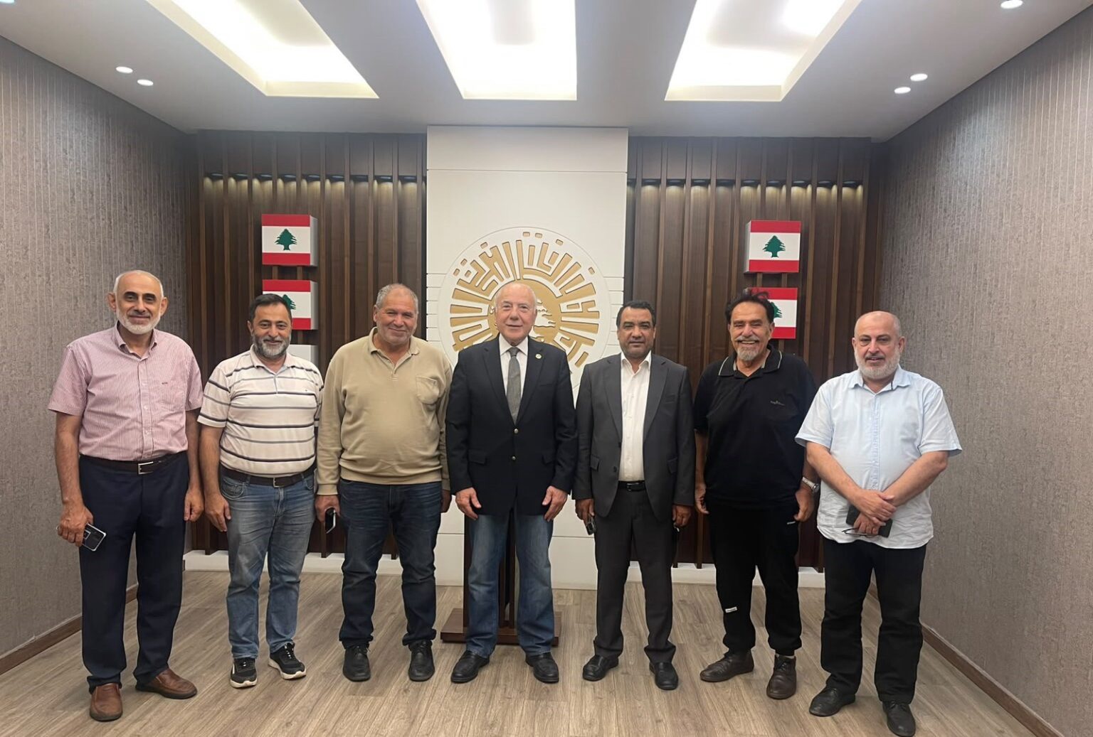 دبوسي عرض مسار تأهيل وتجهيز وتشغيل مطار القليعات مع وفد من لجان المتابعة..