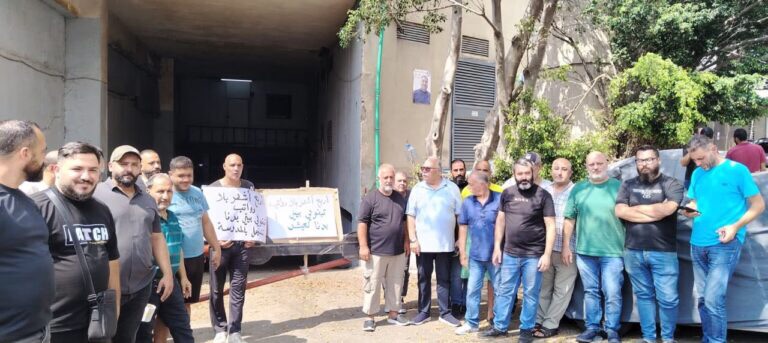 عمال وموظفو شركة المطابع الدولية يصعدون تحركهم من اجل دفع رواتبهم