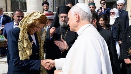 الوزيرة السورية قبوات من الفاتيكان: مرشدي هو الذي علّمني الحوار