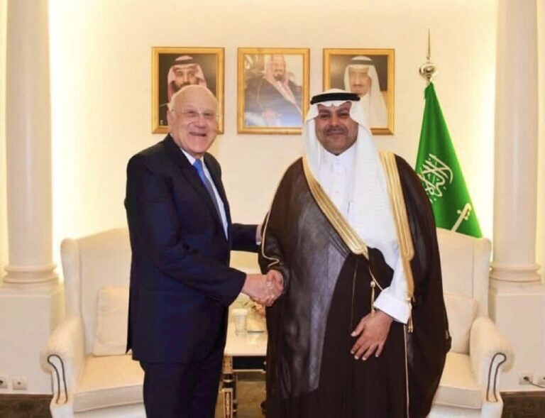 زار الرئيس نجيب ميقاتي سفير المملكة العربية السعودية في لبنان فهد الدوسري في مقر السفارة مهنئاً بمناسبة اليوم الوطني السعودي.