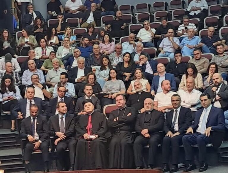 “يوم التفاح اللبناني” في جامعة سيدة اللويزةهاني ممثلاً رئيس الجمهورية: للديبلوماسية دورٌ في فتح الأسواق