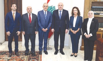 عون عرض مع منسّى الأوضاع الأمنية واستقبل وزير السياحة الأردني