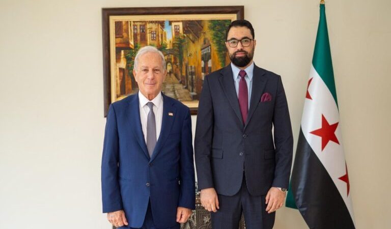 عيسى يزور السفارة السورية في بيروت ويلتقي الهزاع&nbsp;
