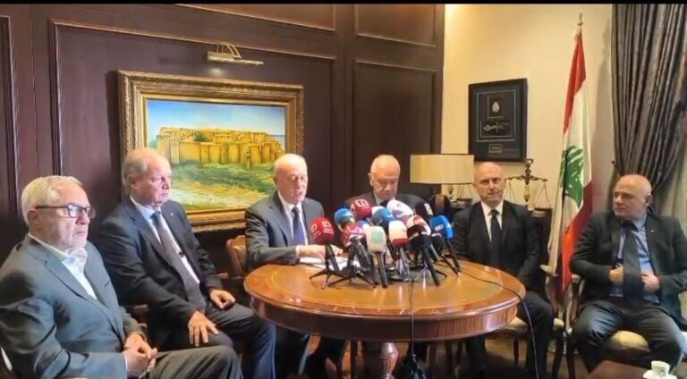 عقدت لجنة المتابعة في ملف مقاضاة الأمين العام لحزب الله الشيخ نعيم قاسم إجتماعاً طارئاً في مكتب النائب اللواء أشرف ريفي في الأشرفية، وصدر عن المجتمعين البيان الآتي: